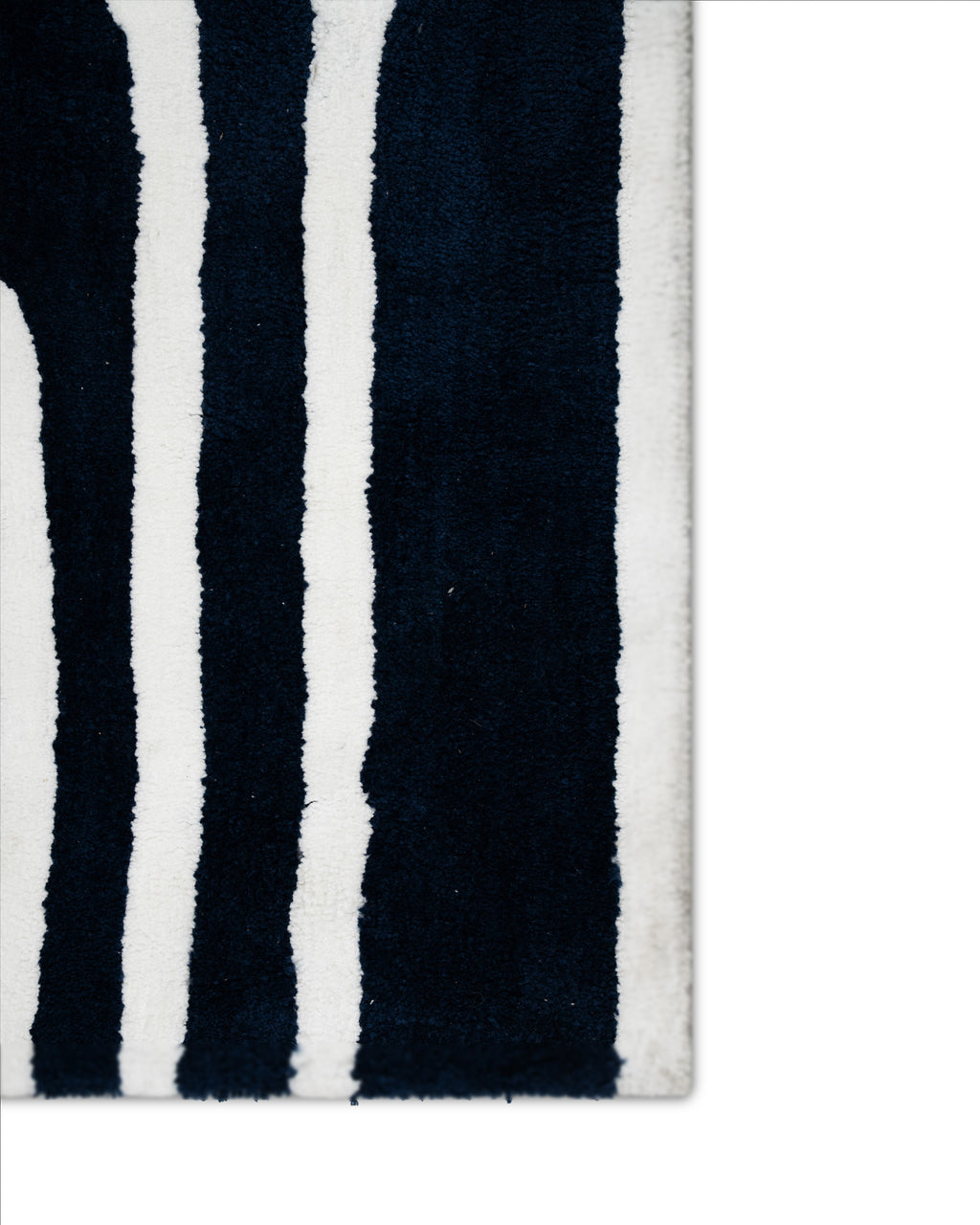 Amara Rug Lineal Ink Blue And White