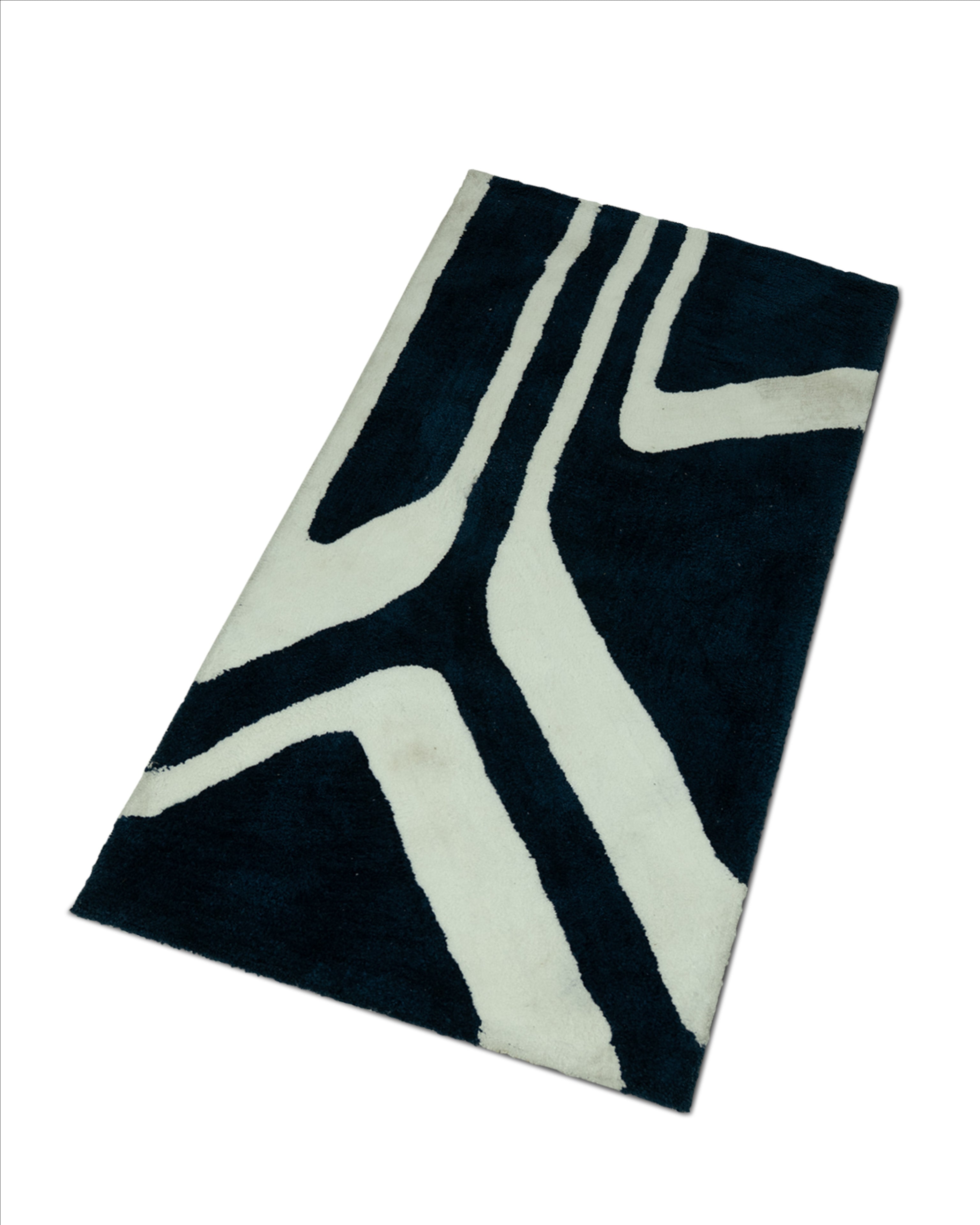 Amara Rug Lineal Ink Blue And White