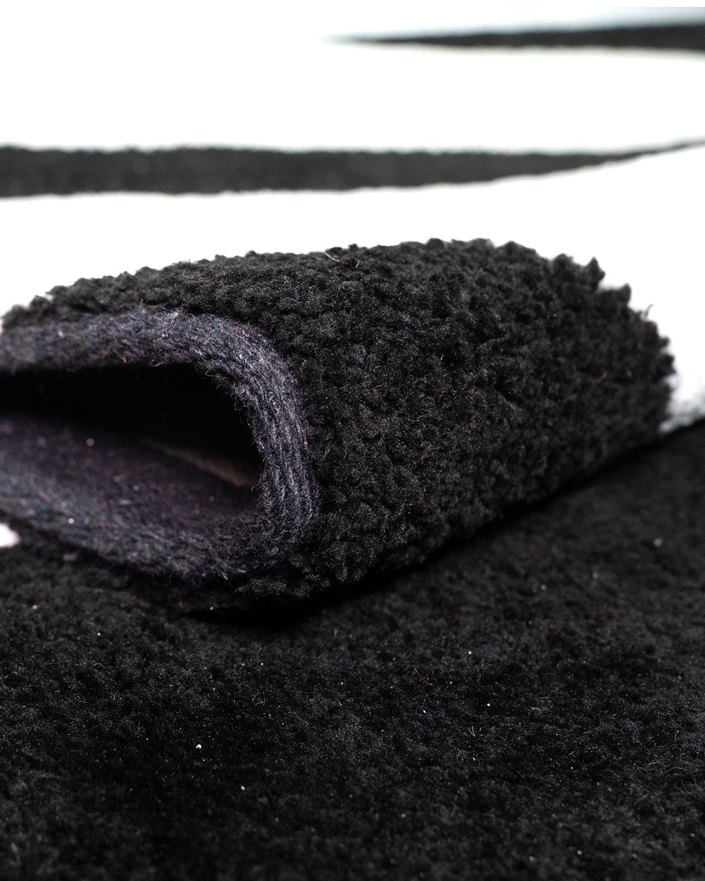Amara Rug Lineal Black And White