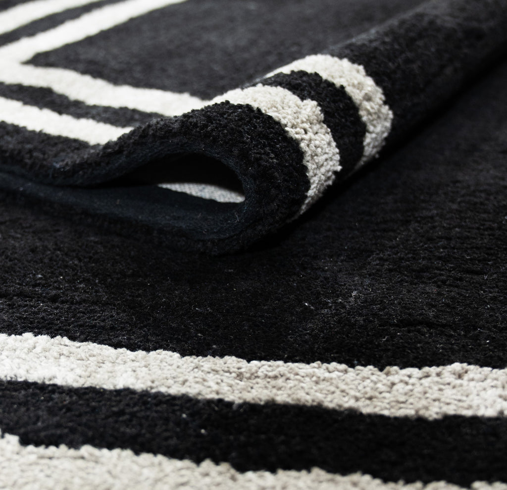 Amara Rug Dual Bound Black And Silver
