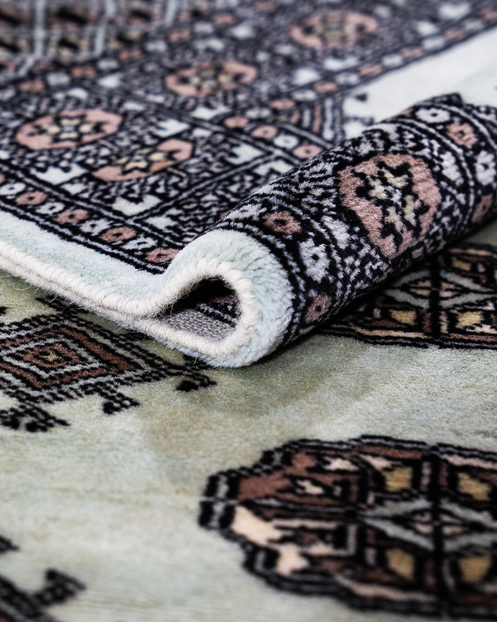 Bokhara Rug 184 x 123 cm