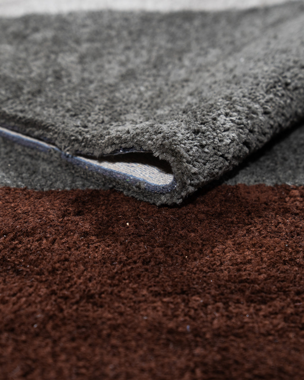 Amara Rug Solitaire Grey Silver Ivory And Choclate