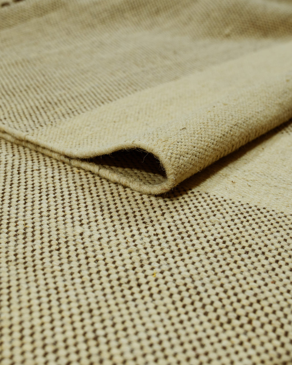 Dakha Wool Handwoven Cola Rug