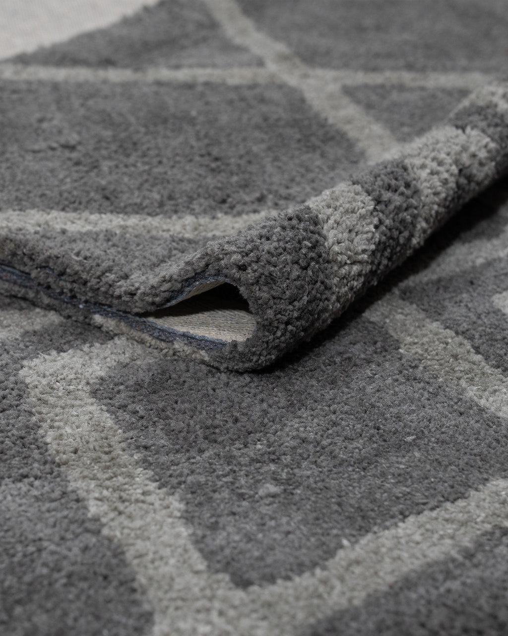 Amara Rug Quad Grey And Silver