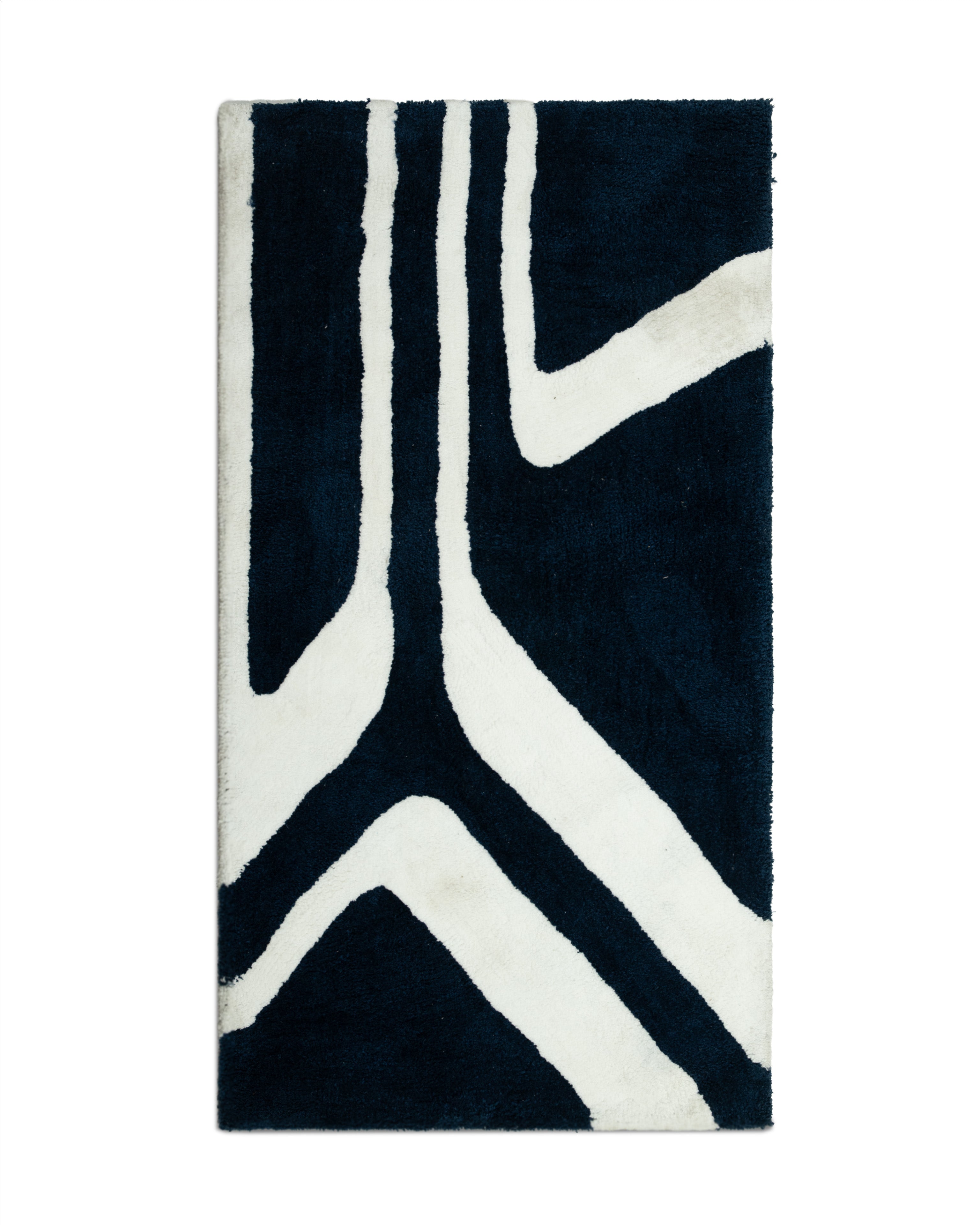 Amara Rug Lineal Ink Blue And White