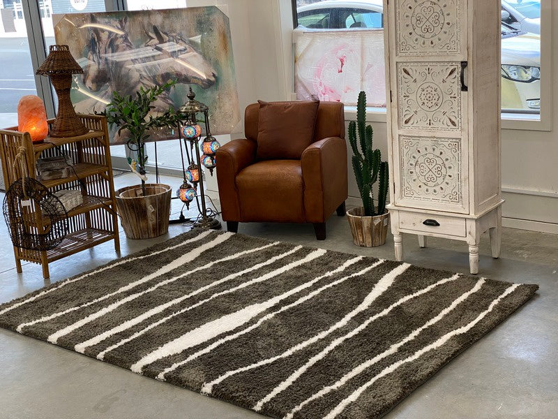 Feather Deco Rug Monaco Carbon And White